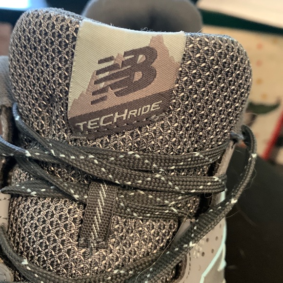 New Balance All Terrain 510 V3 Gray Running Shoes with silver accent - Picture 8 of 10